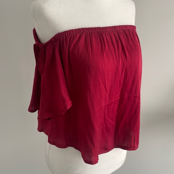 Red Off Shoulder Crop ♥️ - Picture 1 of 6
